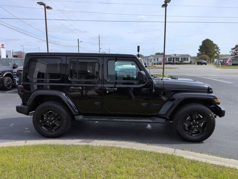 Used 2022 Jeep Wrangler Unlimited Sahara image 4