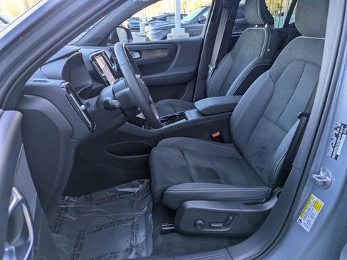 Certified 2023 Volvo XC40 Recharge Plus image 25