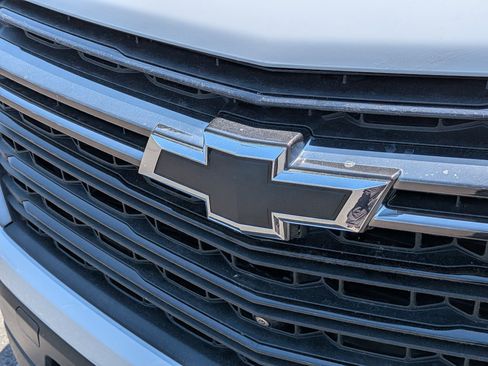 Used 2023 Chevrolet Traverse LT FWD image 30