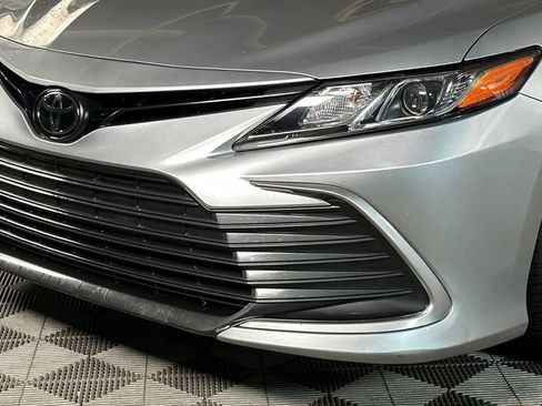 Used 2022 Toyota Camry LE image 3