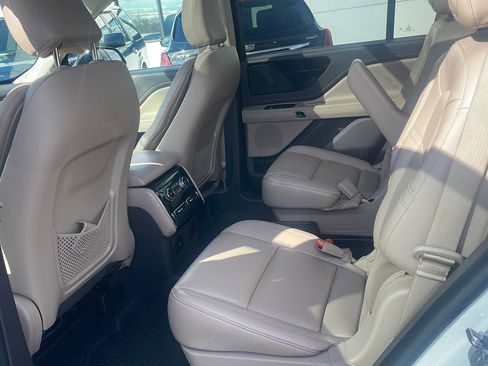 Used 2022 Lincoln Aviator Standard w/ Premium Package image 9