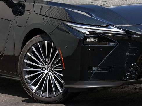New 2026 Lexus ES 350e FWD image 3