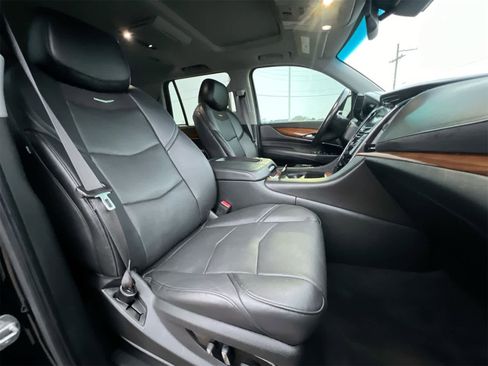 Used 2016 Cadillac Escalade Premium image 21