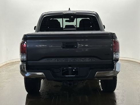 Used 2022 Toyota Tacoma TRD Off-Road image 4