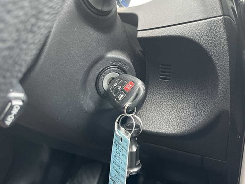 Used 2018 Toyota Corolla LE FWD image 46