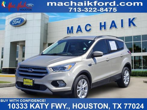 Certified 2017 Ford Escape SE w/ Equipment Group 201A image 1
