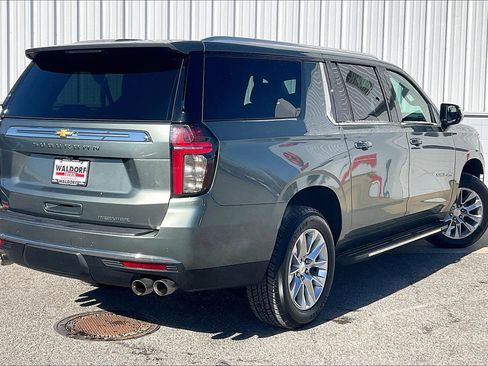 Used 2023 Chevrolet Suburban Premier image 17