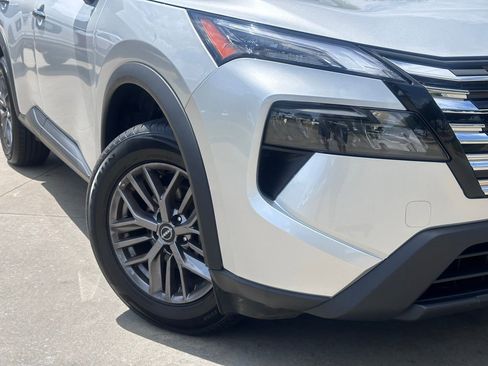 Used 2024 Nissan Rogue S image 2