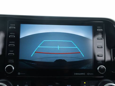 Used 2021 Toyota Highlander XLE AWD/4WD image 36