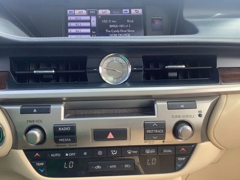 Used 2014 Lexus ES 350 w/ Luxury Package FWD image 18