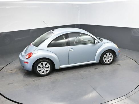 Used 2009 Volkswagen Beetle Coupe FWD image 25