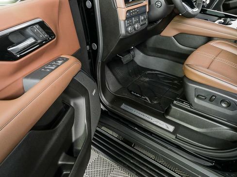 New 2026 Chevrolet Suburban High Country image 8