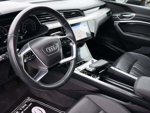 Used 2022 Audi e-tron Premium Plus w/ Premium Plus Package image 9