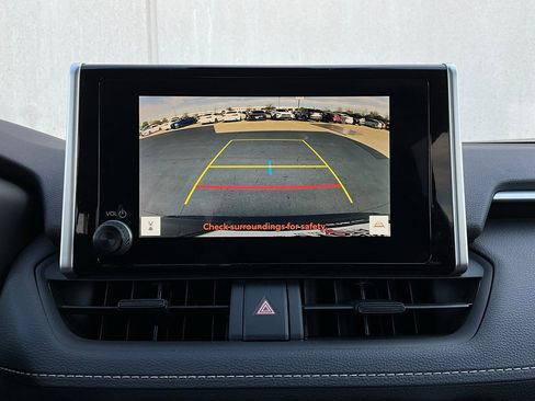 Used 2025 Toyota RAV4 XLE image 32