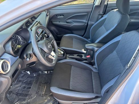 Used 2025 Nissan Versa SV image 27
