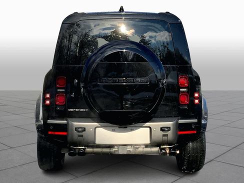 Used 2024 Land Rover Defender 110 X-Dynamic SE image 4