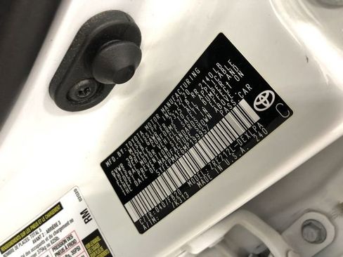 Used 2021 Toyota Corolla LE FWD image 30