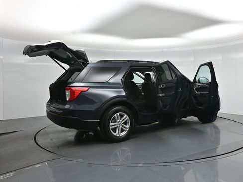 Certified 2023 Ford Explorer XLT RWD image 6