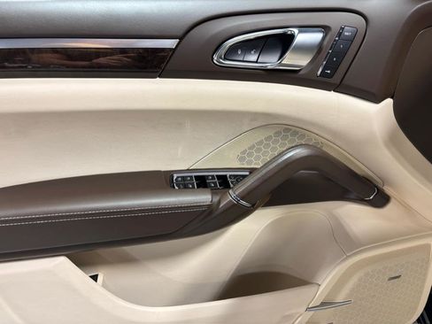 Used 2017 Porsche Cayenne S image 16