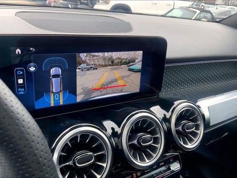 Used 2026 Mercedes-Benz GLB 250 4MATIC image 23