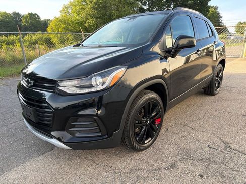 Used 2020 Chevrolet Trax LT w/ Sun & Sound Package AWD/4WD image 10
