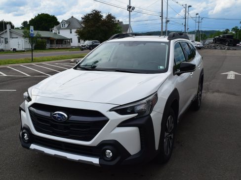 Used 2025 Subaru Outback Limited XT AWD/4WD image 4