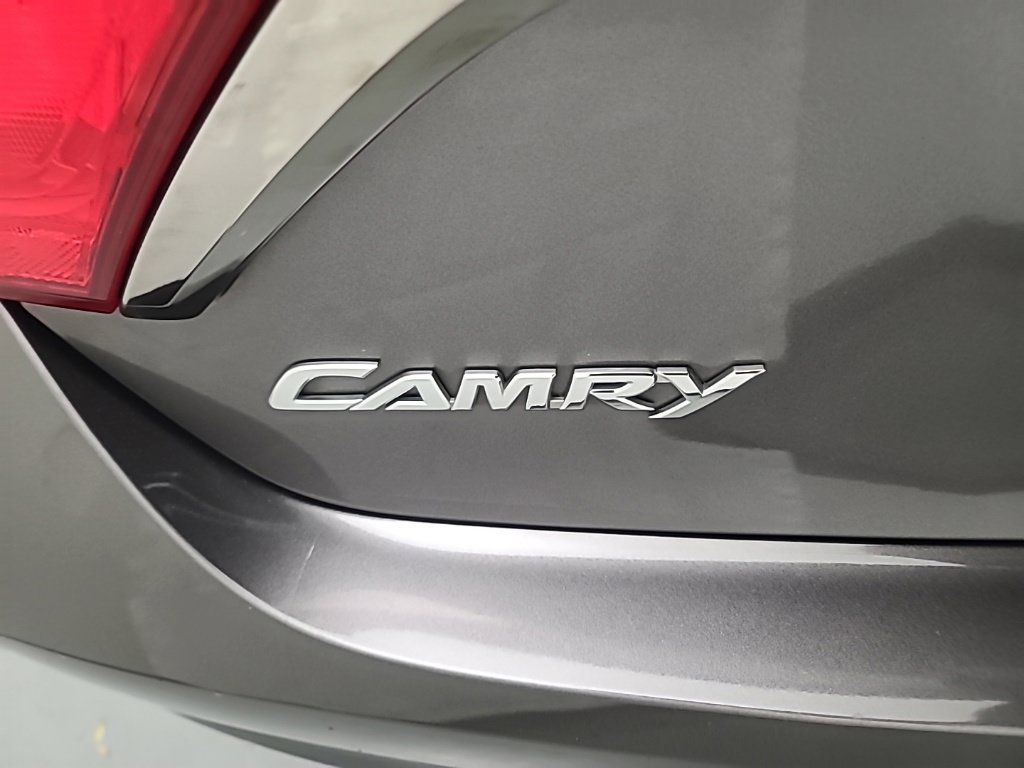 Used 2015 Toyota Camry XSE FWD image 11