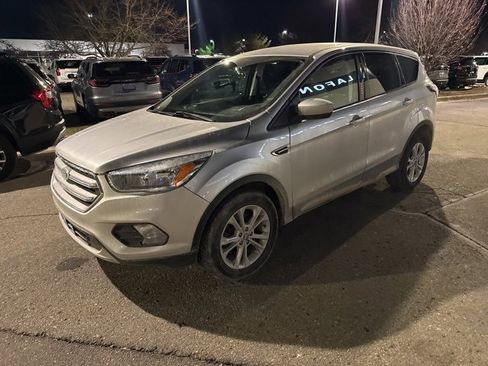 Used 2017 Ford Escape SE w/ SE Cold Weather Package image 1