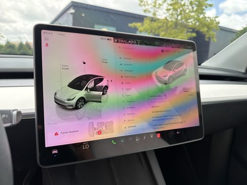 Used 2023 Tesla Model Y AWD image 19