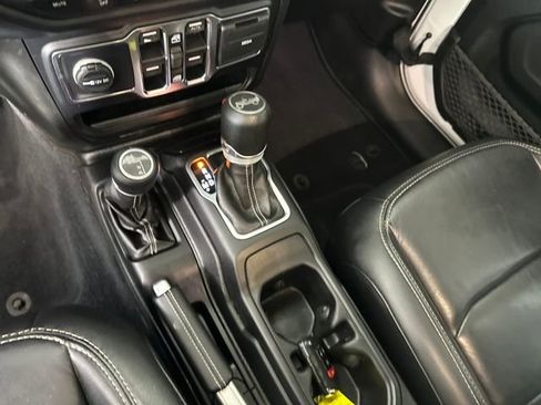 Used 2019 Jeep Wrangler Unlimited Sahara w/ Uconnect 4C Nav & Sound Group image 21