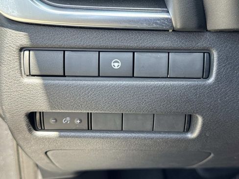 Used 2022 Nissan Rogue SV FWD image 17