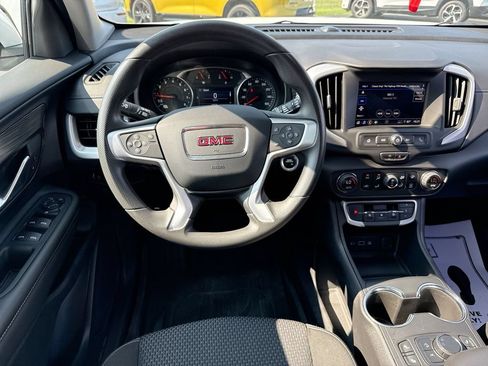 Used 2024 GMC Terrain SLE w/ Driver Convenience Package FWD image 14
