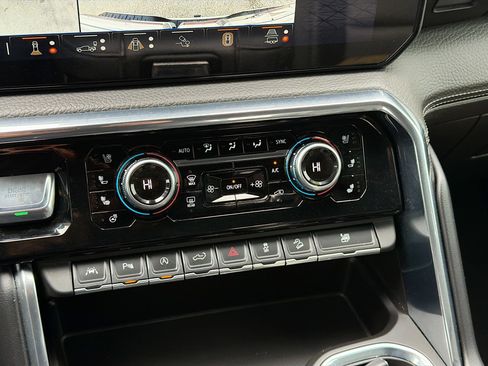 Used 2024 GMC Sierra 1500 Denali AWD/4WD image 33