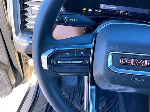 Used 2024 GMC Canyon AT4 w/ Technology Package image 15