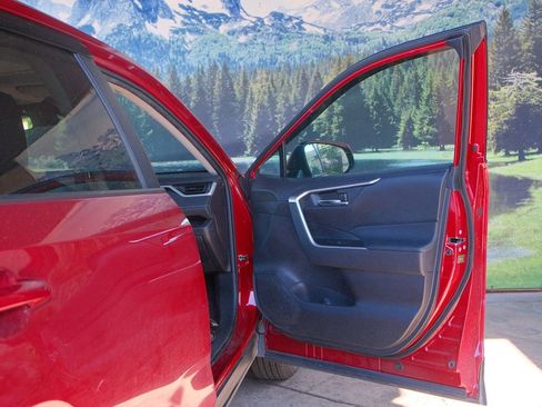 Used 2022 Toyota RAV4 XLE image 29