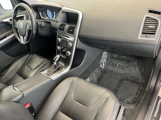 Used 2016 Volvo XC60 T6 w/ Proximity Package AWD/4WD image 16