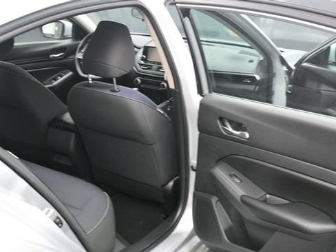Used 2021 Nissan Altima 2.5 S FWD image 16