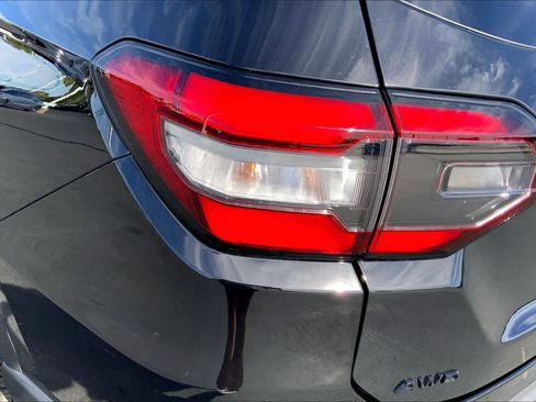 Used 2025 Honda Pilot Sport image 28