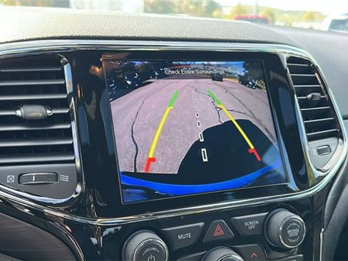 Used 2022 Jeep Grand Cherokee Laredo X image 20