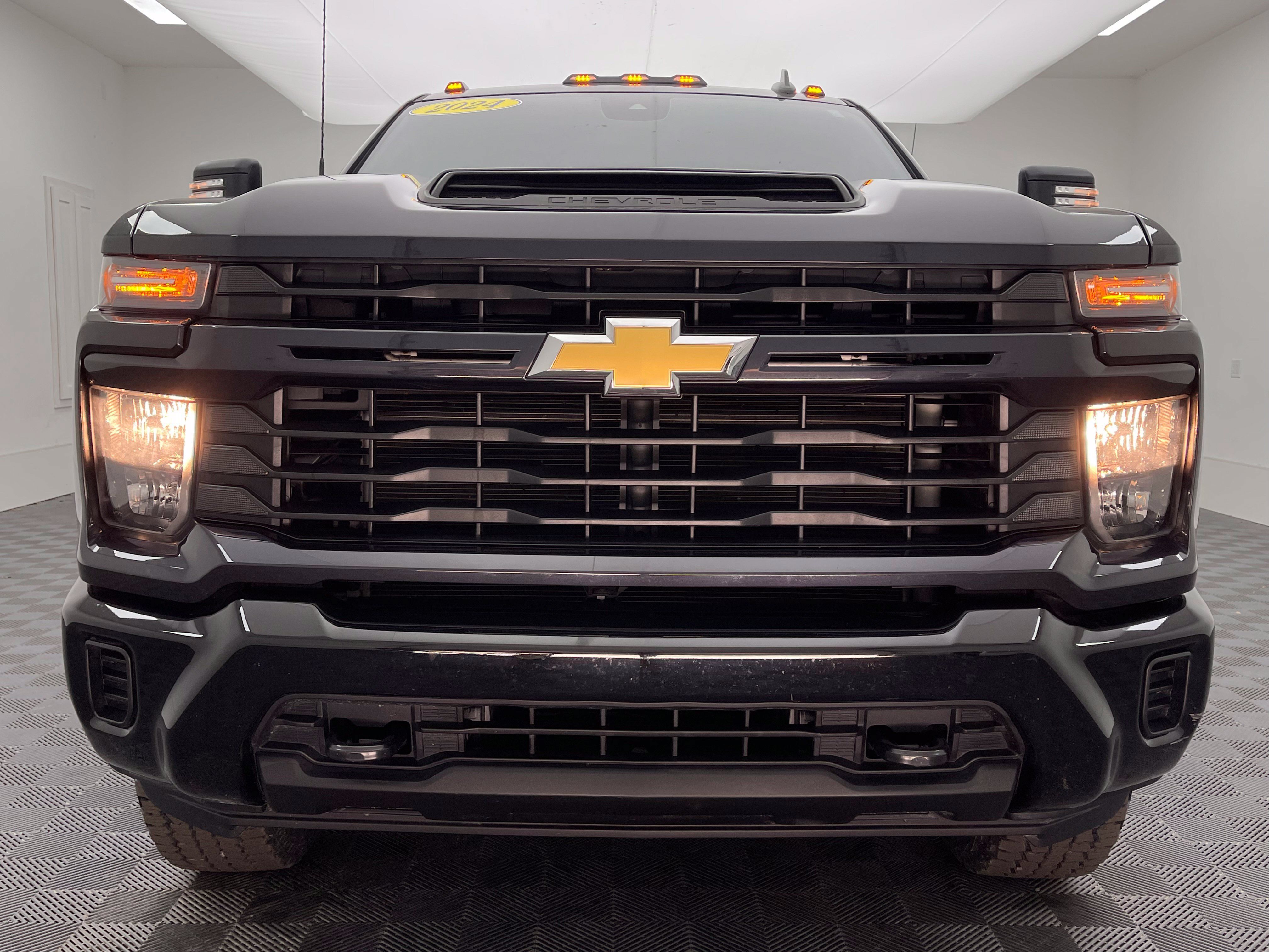 Used 2024 Chevrolet Silverado 2500 Custom w/ Custom Value Package AWD/4WD image 13