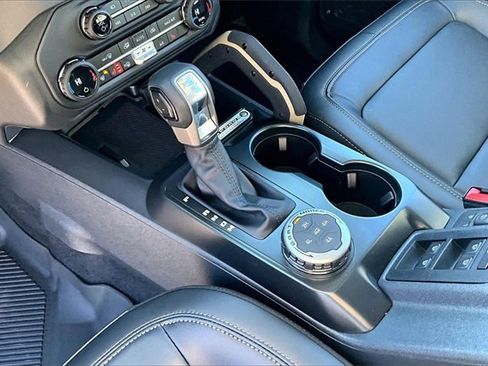 New 2025 Ford Bronco Badlands image 7