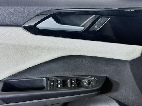 Used 2025 Volkswagen Taos S FWD image 15