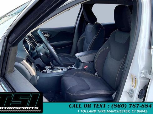 Used 2016 Jeep Cherokee Latitude w/ Cold Weather Group image 25