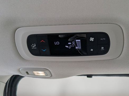 Used 2022 Chrysler Pacifica Limited AWD/4WD image 33