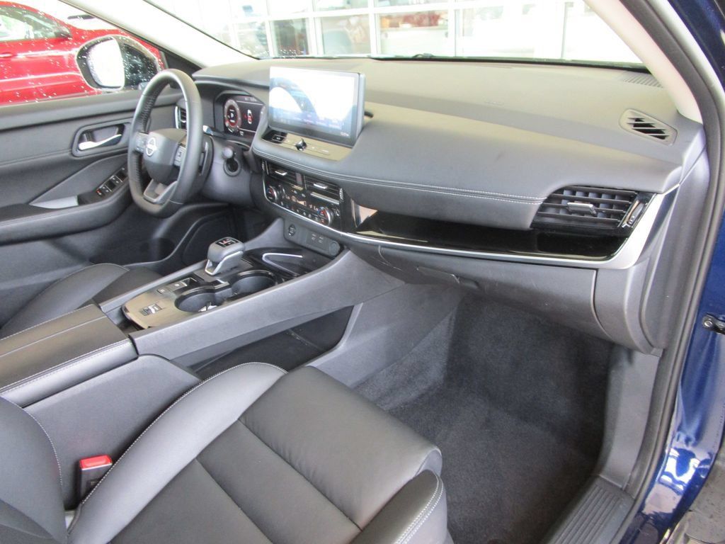 Used 2025 Nissan Rogue SL w/ Tech Package FWD image 25