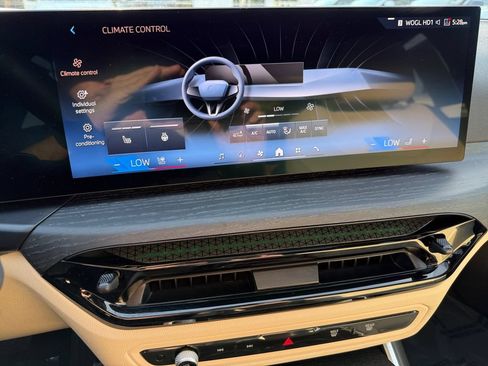 Certified 2026 BMW 330i xDrive Sedan w/ Convenience Package AWD/4WD image 24