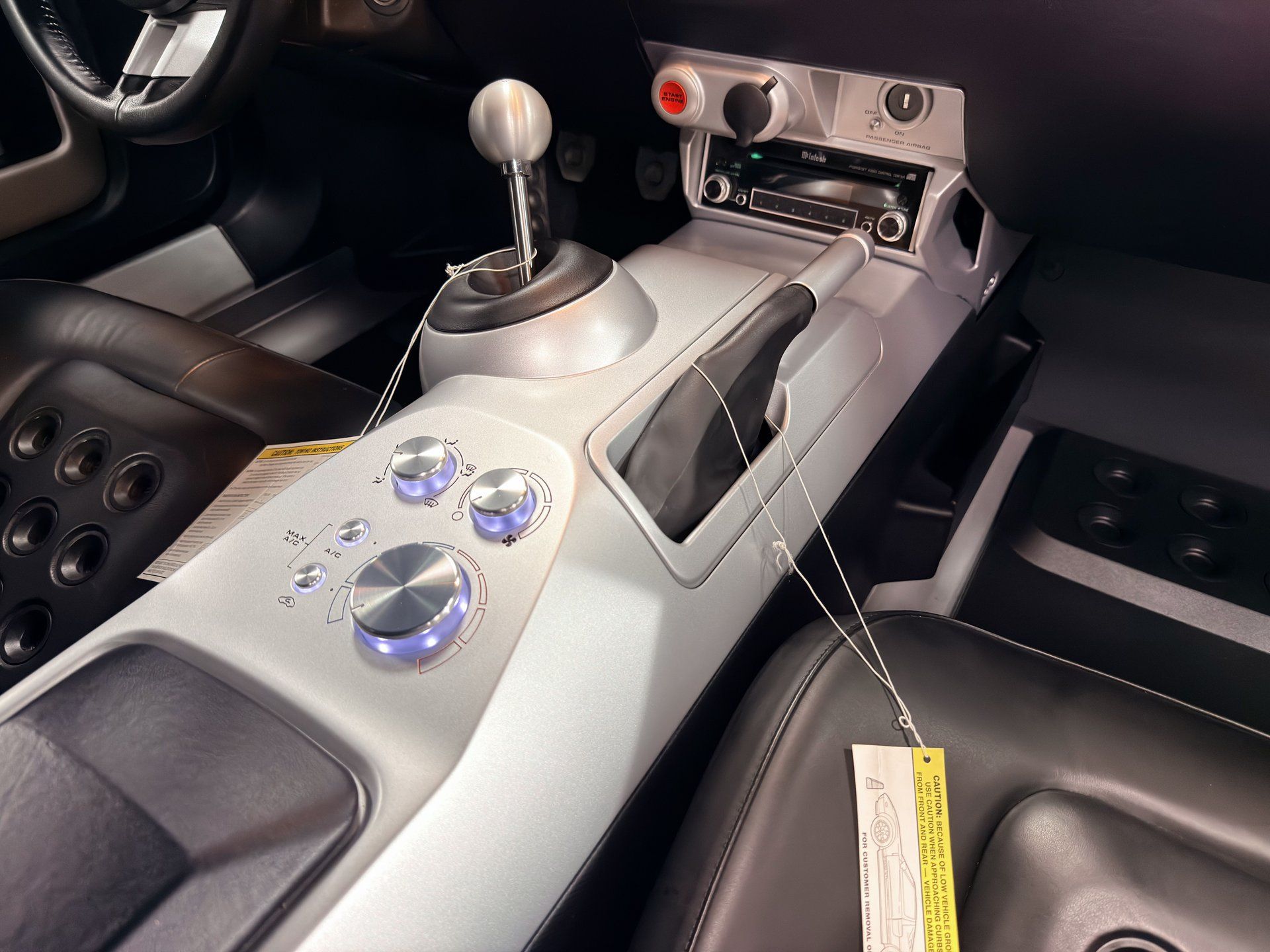 Used 2006 Ford GT RWD image 25