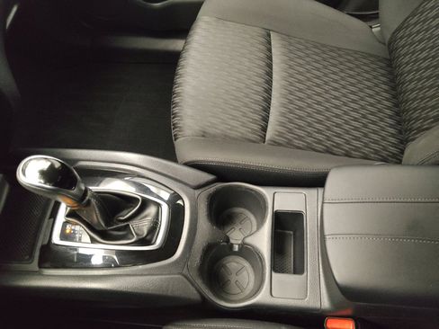 Used 2019 Nissan Rogue S AWD/4WD image 26