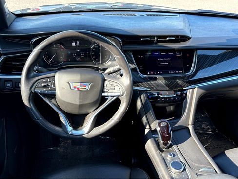 Used 2023 Cadillac XT6 Premium Luxury FWD image 4