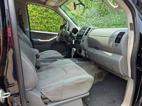 Used 2018 Nissan Frontier SV AWD/4WD image 30